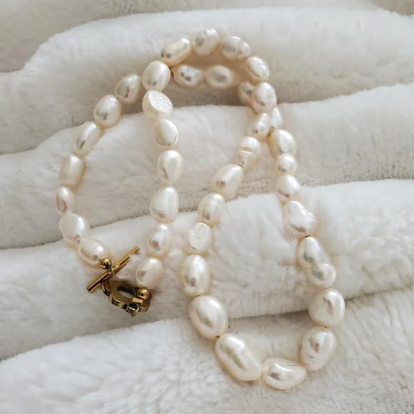 Elegant Cream Pearl Necklace 16 Inches Length - Picture 4 of 6